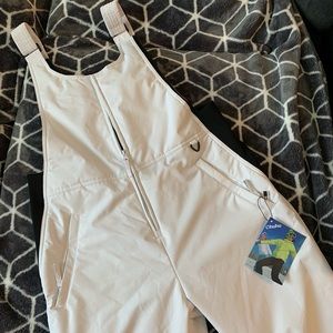 Cute & comfy snow bib! ❄️❄️❄️